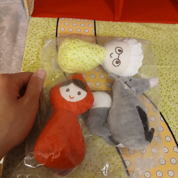 Carry Along Doll House, GUND, Story of Red - Picture 4 of 7